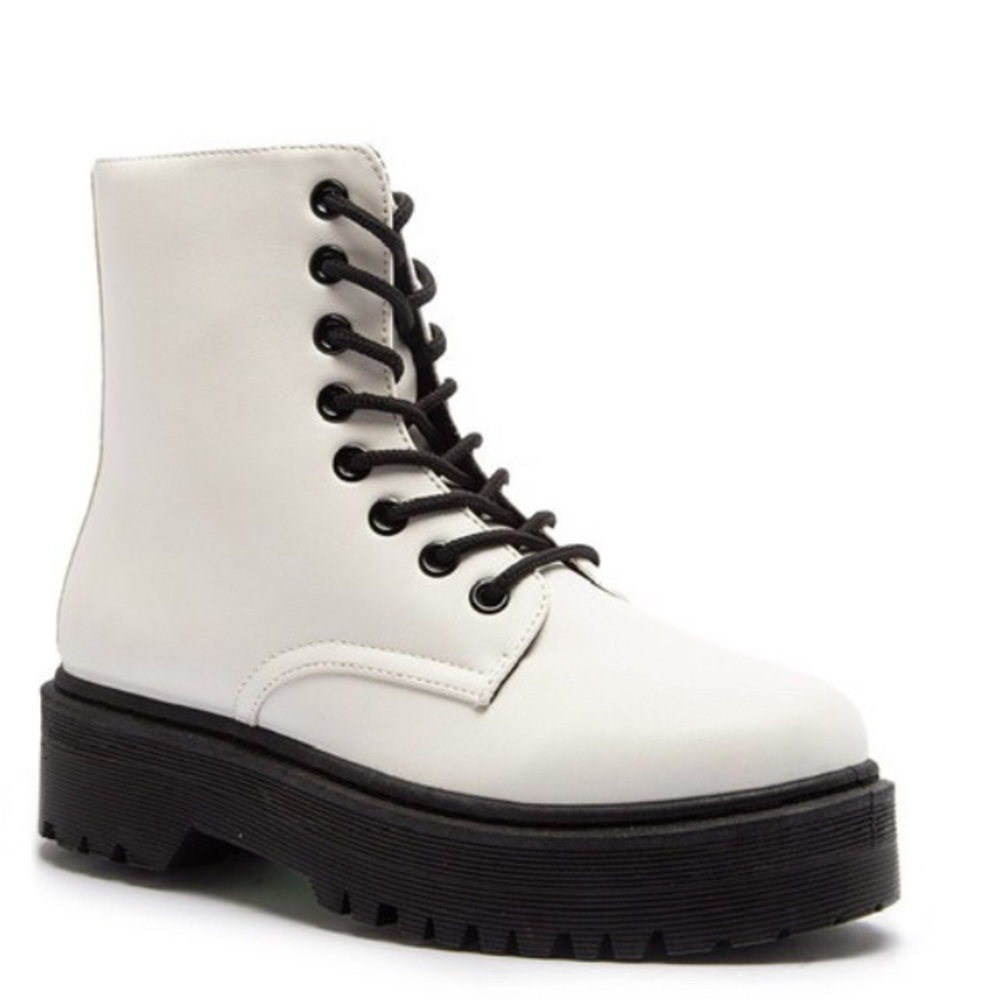 QUPID Raffi White Lace Up Chunky Lug Combat Boots - Picture 10 of 11